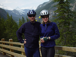 Here Lorraine and I stand at the lookout for the famous Spiral train ...
